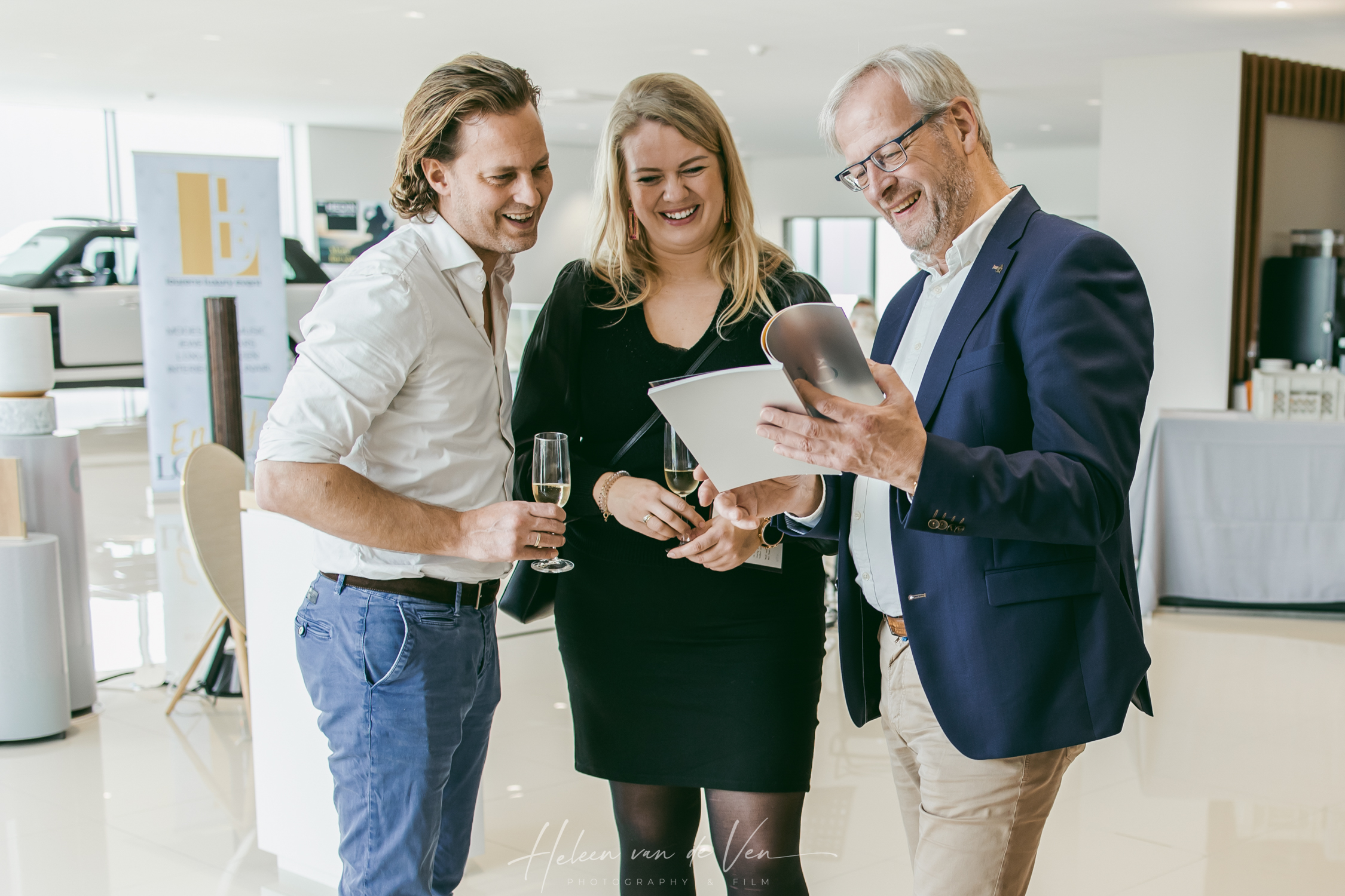 Event photography networking moments and human interaction Stockholm